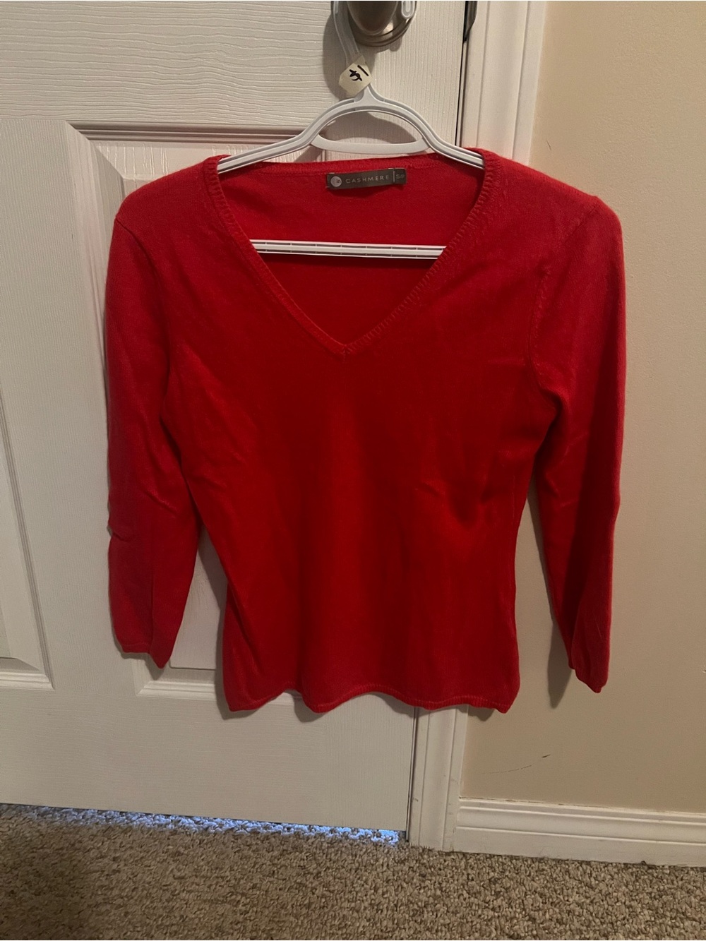 InCashmere Women's Red V-Neck Cashmere Sweater Size Small